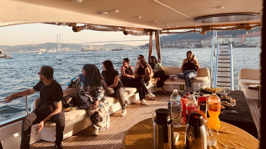 Istanbul: Morning or Sunset Cruise with Guide and Snacks - Maiden’s Tower and Topkapı Palace