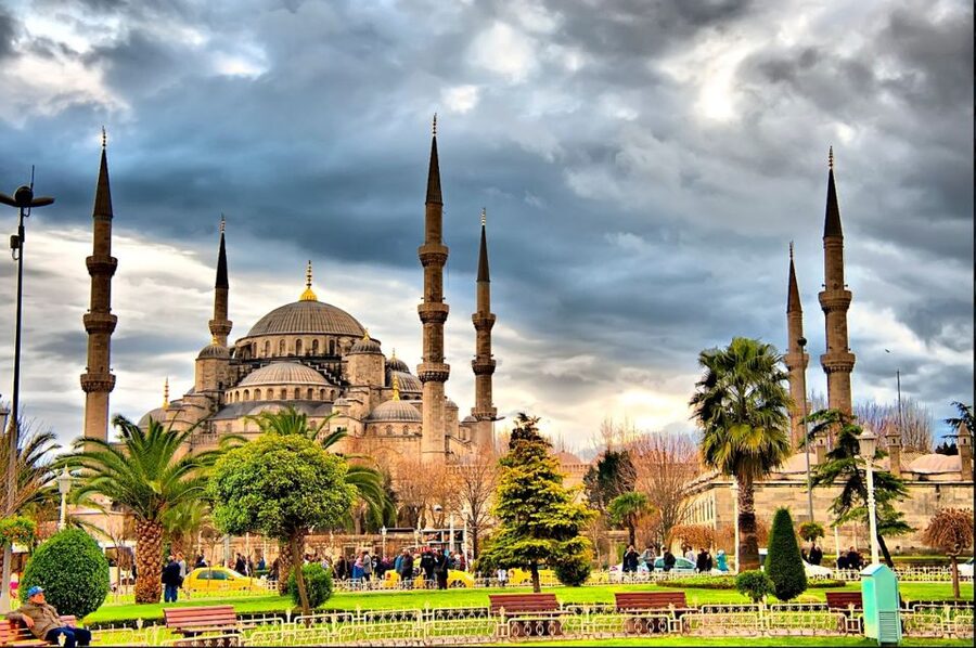Istanbul: Old City Full-Day Tour with Lunch and Hotel Pickup - Hagia Sophia in a tightly timed visit