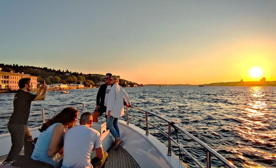 Istanbul: Old City Tour and Luxury Sunset Bosphorus Cruise - Blue Mosque and Hagia Sophia: allow time for lines