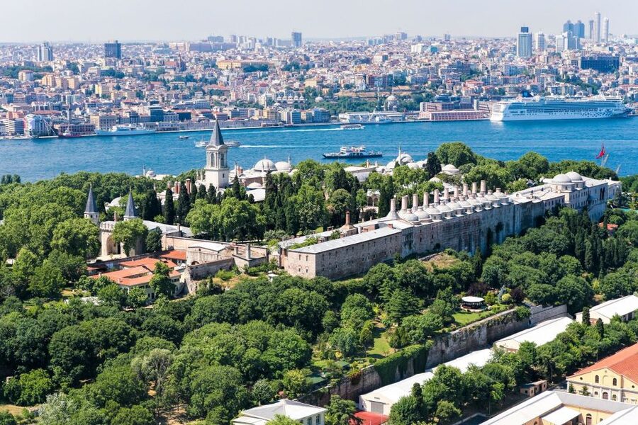 Istanbul: Old City Tour and Luxury Sunset Bosphorus Cruise - Golden Horn views and the return past Galata