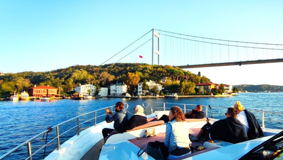 Istanbul: Old City Tour and Luxury Sunset Bosphorus Cruise - Starting in Sultanahmet: monuments from three eras