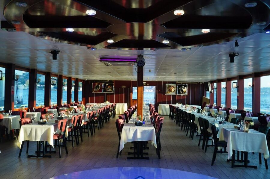 Istanbul: Pasha Istanbul Dinner Cruise - Turkish folk dance from different regions
