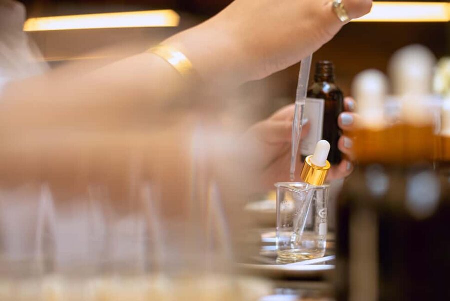 Istanbul: Perfume Making Workshop with Snacks and Drinks - Blending a scent that feels like yours