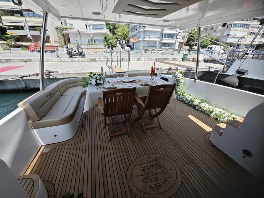 Istanbul: Private Bosphorus Yacht with Tour Guide and Snacks - Tea, cookies, fruit, and a welcome break