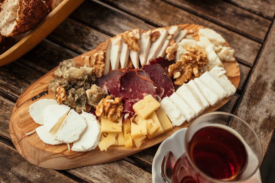 Istanbul: Private Guided Food Tour with 10 Tastings - Why a food walk works so well in Istanbul