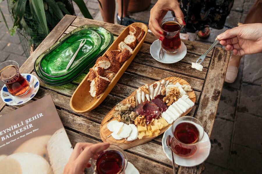 Istanbul: Private Guided Food Tour with 10 Tastings - City highlights between the bites