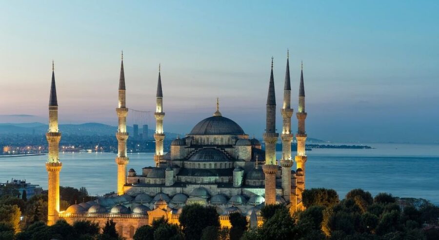 Istanbul: Private Guided Walking Tour - The Blue Mosque and its six minarets