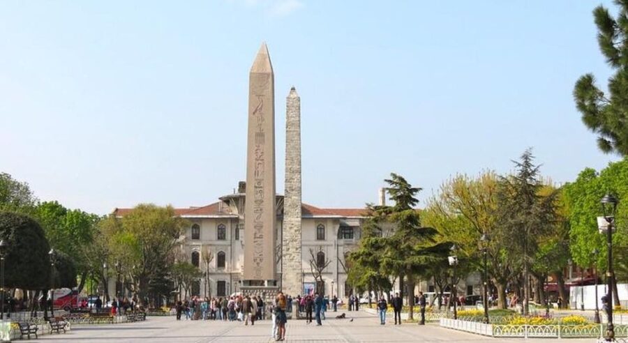 Istanbul: Private Guided Walking Tour - Languages, meeting points, and practical preparation