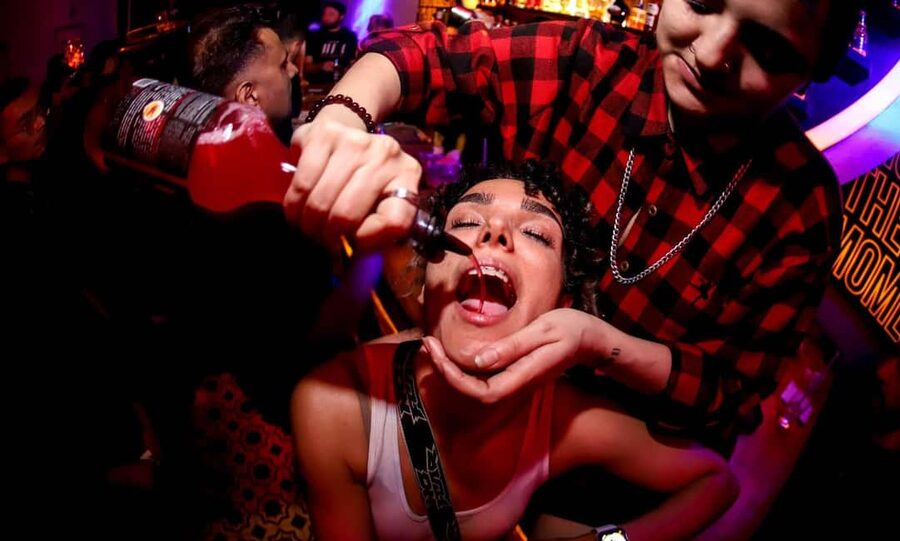 Istanbul: Rooftop Pub Crawl with Party Bus - Key points at a glance