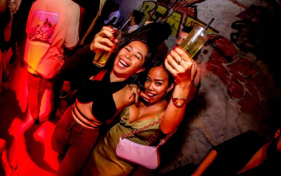 Istanbul: Rooftop Pub Crawl with Party Bus - Three rooftop clubs and express entry