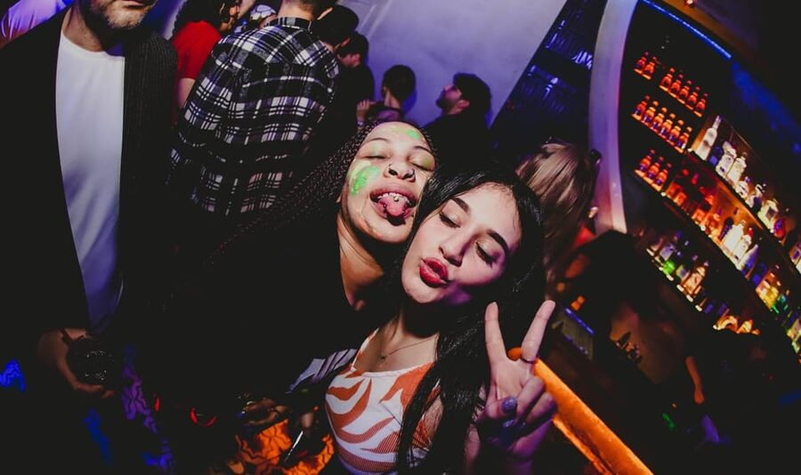 Istanbul: Rooftop Pub Crawl with Party Bus - Safety, dress, and responsible pacing