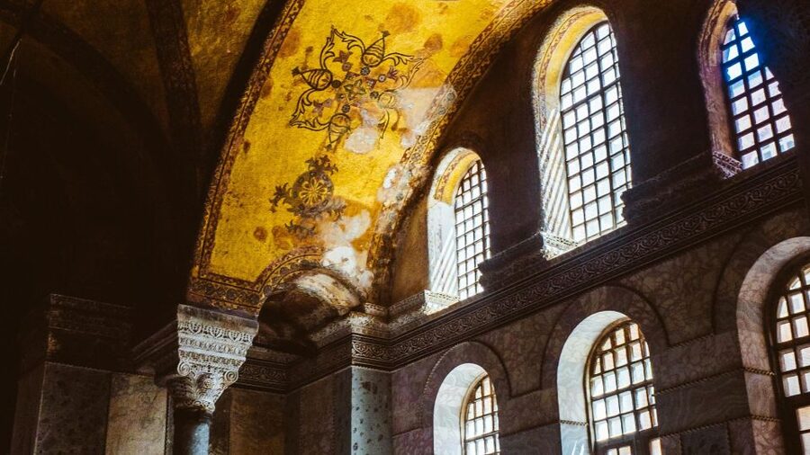Istanbul's Iconic Duo: Hagia Sophia & Basilica Cistern - Who Will Get the Most from This Visit?