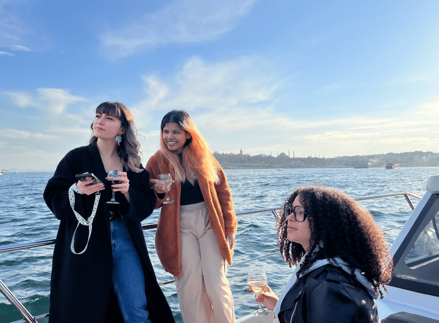 Istanbul: Small Group Yacht Tour with Unlimited Wine - Küçüksu, Beylerbeyi, and the Asian shore