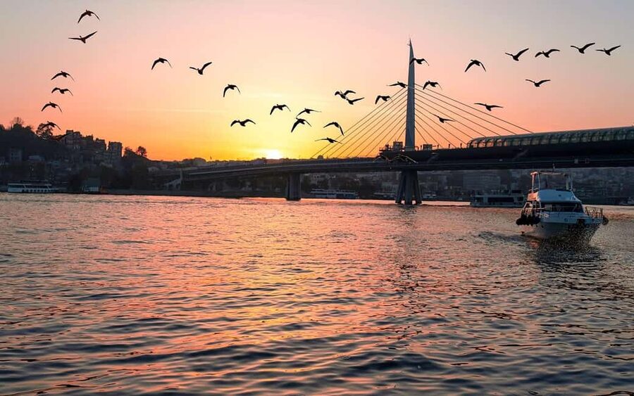 Istanbul: Sunset Bosphorus Yacht Cruise with A break on Asia - Why the Bosphorus is the right place to see Istanbul