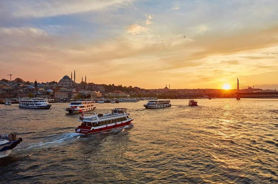 Istanbul: Sunset Bosphorus Yacht Cruise with A break on Asia - Meeting in Karaköy and getting settled
