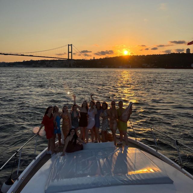 Istanbul: Sunset or Day Small-Group Yacht Cruise with Snacks - How the audio guide works