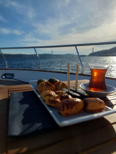 Istanbul: Sunset Yacht Cruise on the Bosphorus with Transfer - Rumeli Fortress and the northern turn