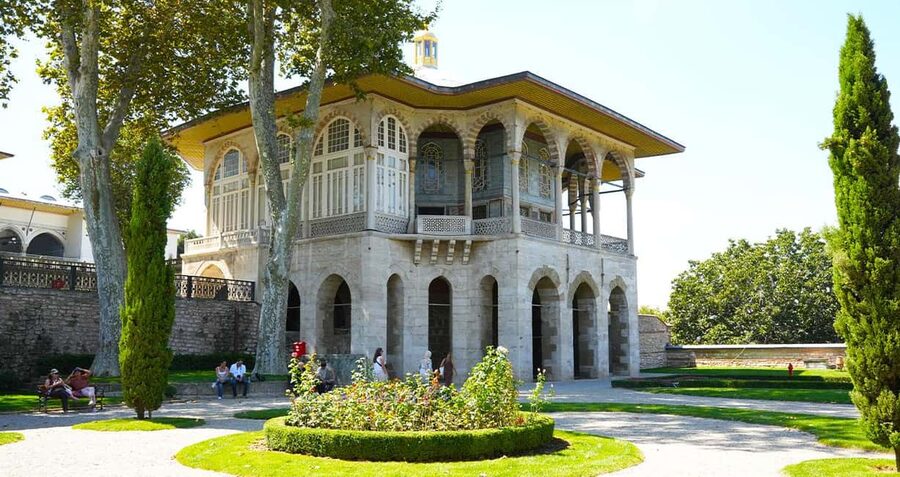 Istanbul: Topkapi and Harem Tour with Skip-the-Line Ticket - The audio guide and independent exploring