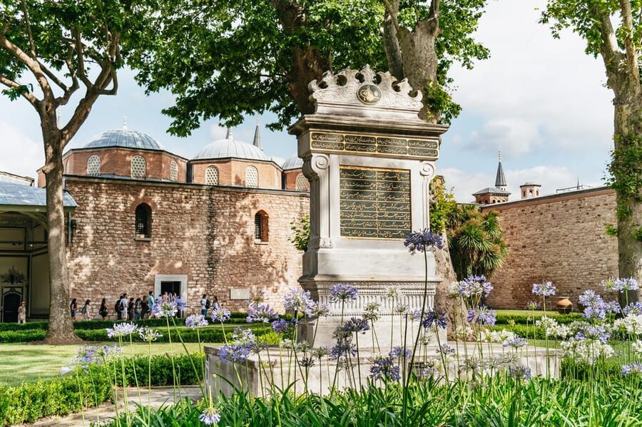 Istanbul: Topkapi Palace and Harem Guided Tour with Ticket - Why Topkapi Palace works better with a guide