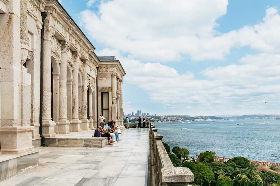 Istanbul: Topkapi Palace and Harem Guided Tour with Ticket - The short Sultanahmet introduction