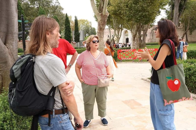 Istanbul: Topkapi Palace and Harem Museum Tour with Ticket - Meeting at Sultan Ahmed III Fountain