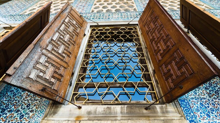 Istanbul: Topkapi Palace Guided Tour w/ Skip-the-Ticket-Line - Entering the Harem