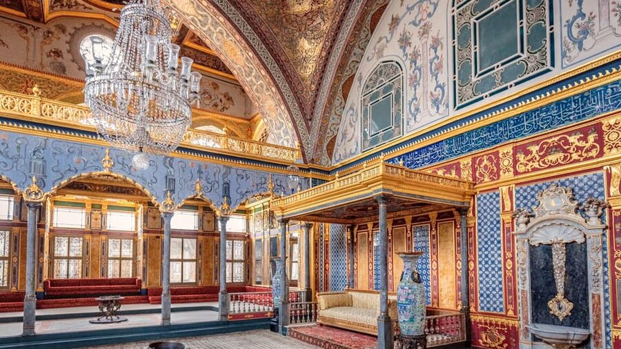 Istanbul: Topkapi Palace Guided Tour w/ Skip-the-Ticket-Line - Meeting near the Blue Mosque