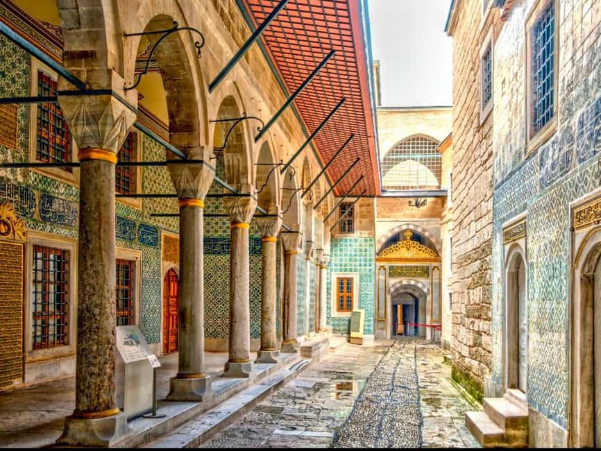 Istanbul: Topkapi Palace & Harem Tour Skip-the-Line Ticket - The four courtyards and the palace story