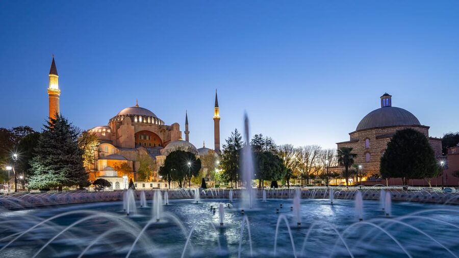 Istanbul: Tour of Hagia Sophia and Blue Mosque By Night - What the guide adds to the three-hour visit