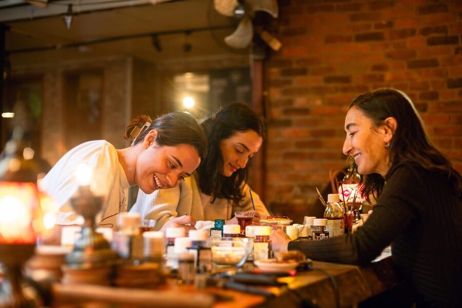Istanbul: Traditional Stained Glass Painting Workshop - Tea, cookies, and conversation between brushstrokes