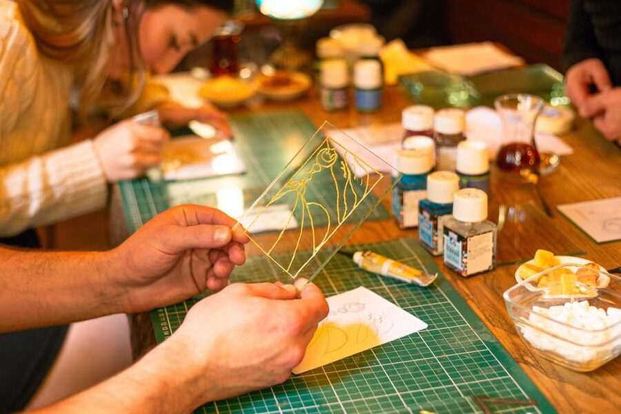 Istanbul: Traditional Stained Glass Painting Workshop - Finding Merhaba Pastanesi in Sirkeci