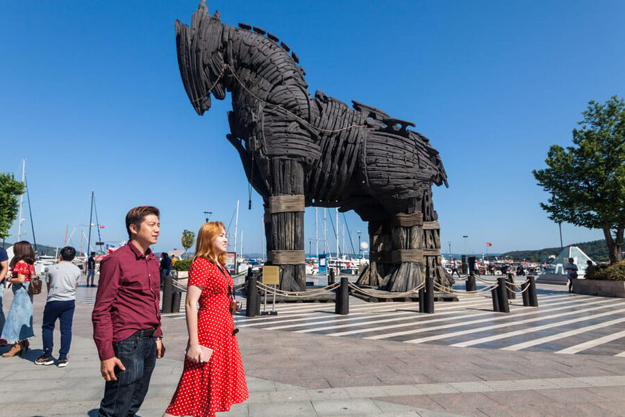 Istanbul: Troy Guided Bus Tour with Ferry Tickets & Lunch - Lunch in Eceabat before the ferry