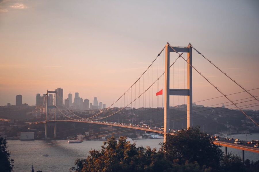 Istanbul: Two Continents Evening Bus Tour with Commentary - From Eminönü to the Galata Bridge