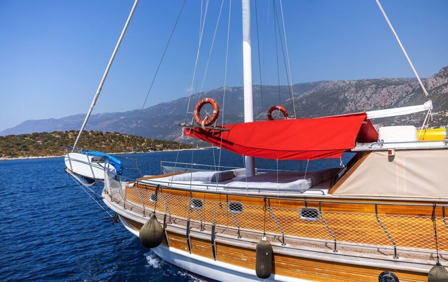 Kas: Limanagzi Beach & Island-Hopping Boat Tour with Lunch - What the boat and crew are like