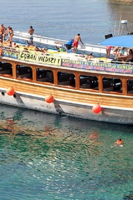 Kusadasi: Full–Day Boat Trip with Lunch - The beach stop and the long pause after lunch