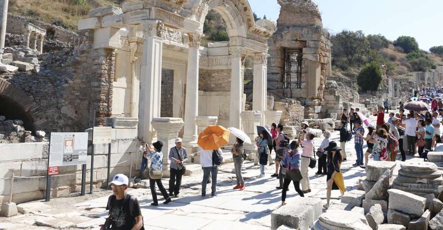 Kusadasi or Selcuk: Full-Day Ephesus Tour with Lunch - Why Ephesus deserves the full day