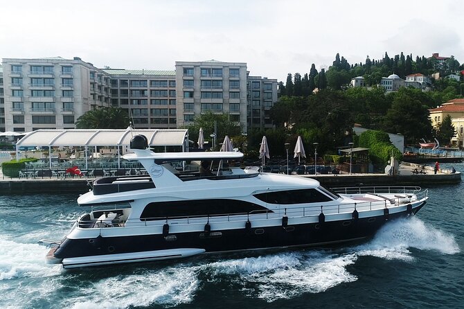 Luxury Bosphorus Yacht Cruise – Stopover in Asian Side - Finding the best seat on the yacht