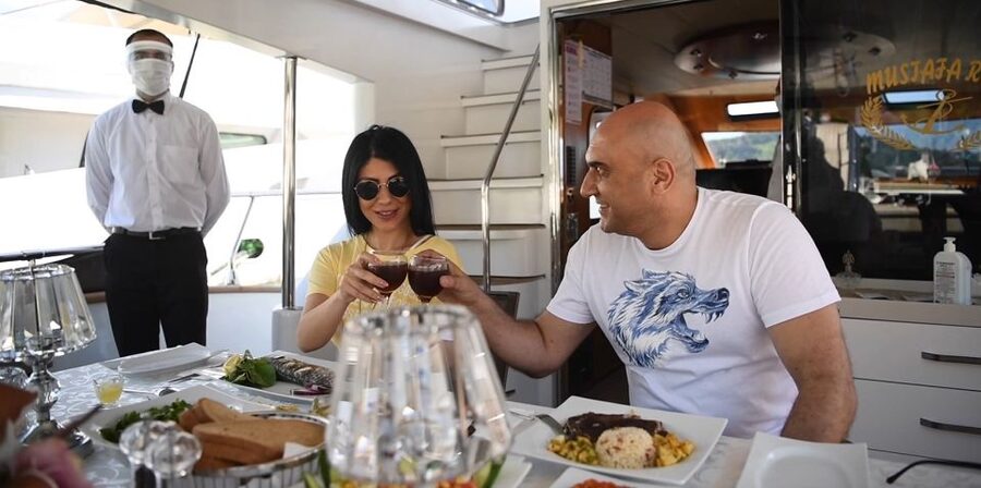 Luxury Private Yacht Rental - What the private yacht adds