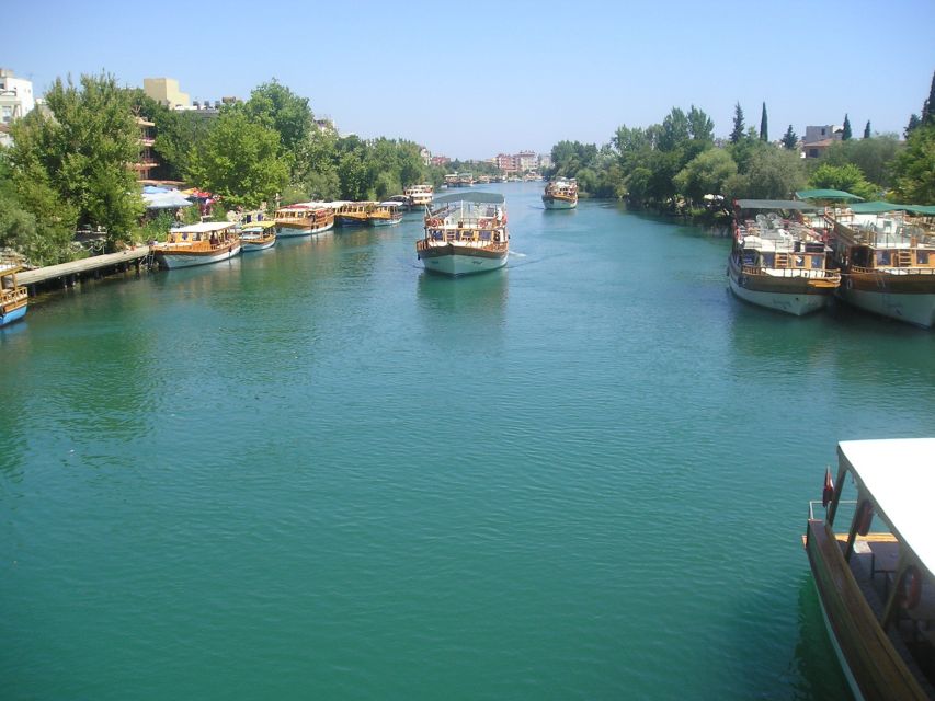 Manavgat Cruise & Grand Bazaar w/Lunch and Unlimited Drinks - The possible textile-shop stop