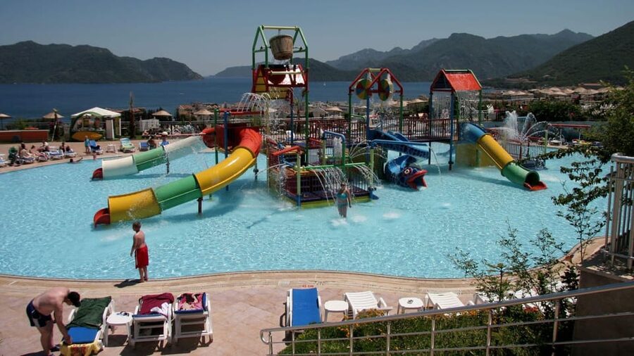Marmaris: Aqua Dream Waterpark Entry Ticket & Hotel Transfer - Pools, lockers, and the useful parts of the setup