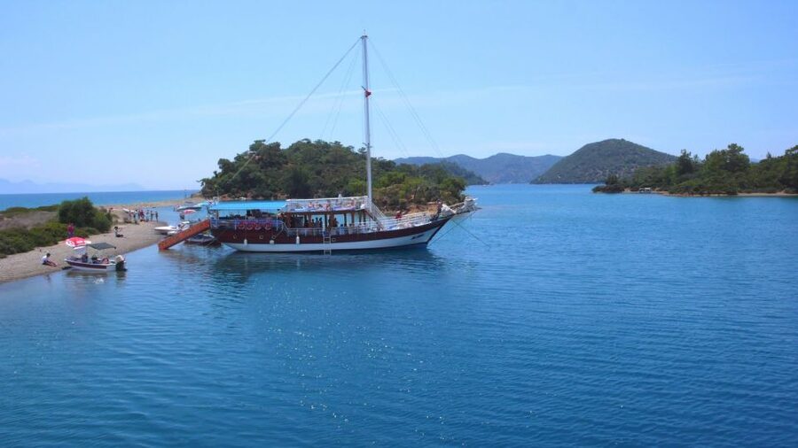 Marmaris: Bays Islands Boat Trip w/Lunch & Unlimited Drinks - Phosphorus Cave: the most atmospheric stop