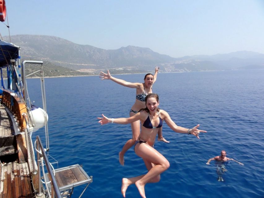 Marmaris: Boat Trip with Unlimited Drinks and BBQ Lunch - Heaven Island and the fish farm