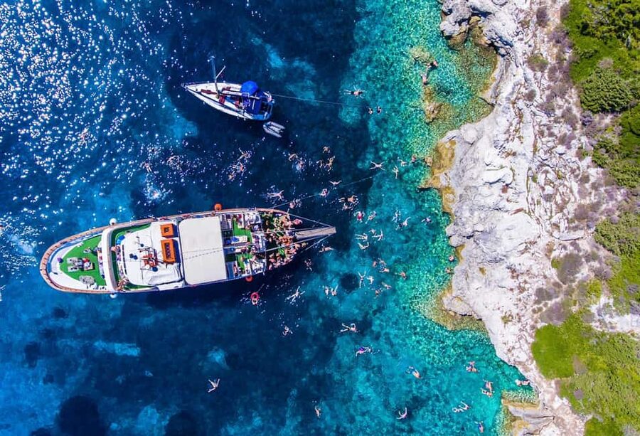 Marmaris: Cleopatra Island Boat Trip with Lunch and Drinks - Roman remains beyond the beach