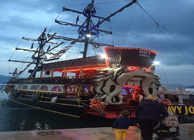 Marmaris: Pirate Cruise, Lunch, Soft Drinks, and Foam Party - Lunch and unlimited soft drinks