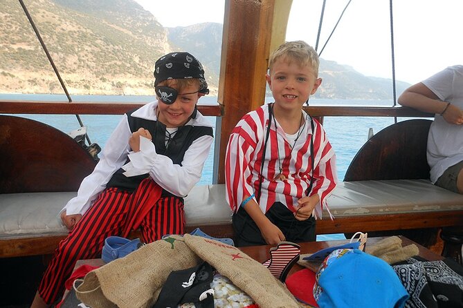 Pirate Boat Trip from Bodrum Incl. Lunch and Drinks - Aquarium Cove near Gümbet