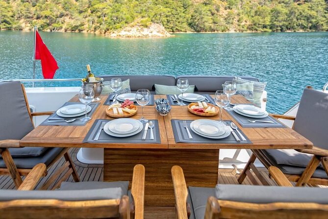 Private Luxury Yacht Cruise on Bosphorus - The Fatih Sultan Mehmet Bridge and Beylerbeyi Palace