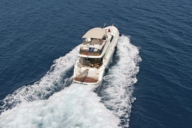 Private VIP Motoryacht Charter in Bodrum For 6 Hours With Lunch - A private yacht day across from Bodrum