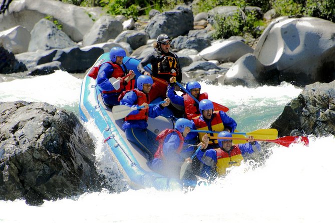 rafing and canyoning tour antalya - Lunch under Koprulu Canyon’s cliffs