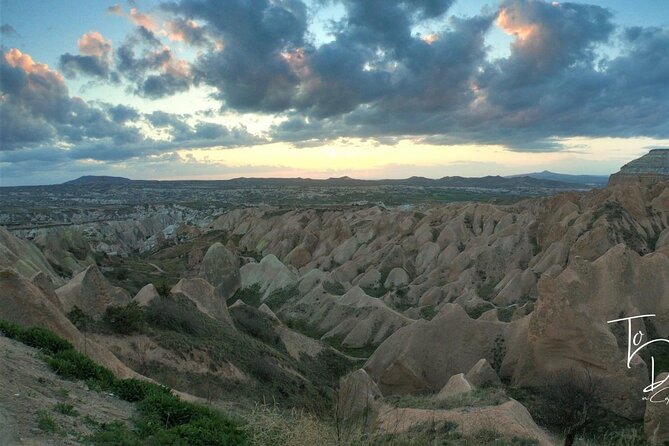 Red & Rose Valley Sunset Hiking Tour with a Trekking Dog "Oscar" - The café pause above the Valley of Roses