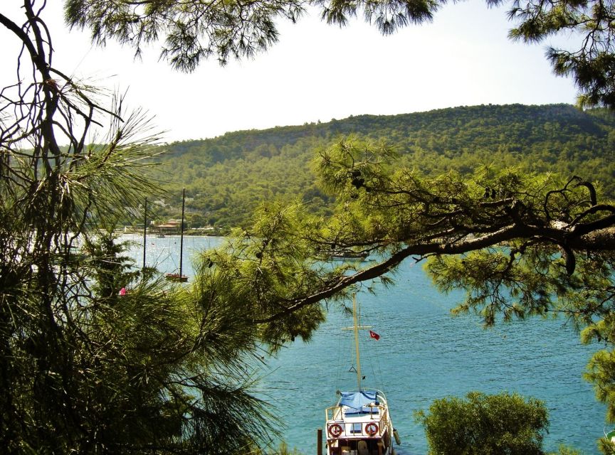 Relaxing Boat Trip with Lunch and Drinks - Cruising Kemer’s rocky coast